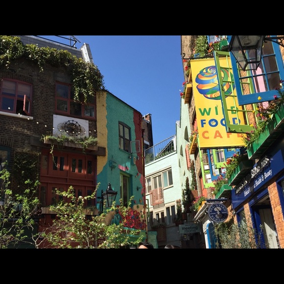 Meet your Posher, Emily Katherine - Picture 3 of 5